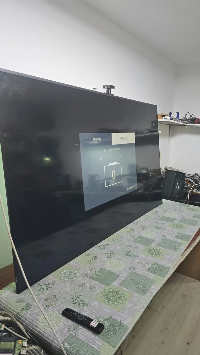 TCL 85C755 la începutul căutării de canale digitale după reparația plăcii de bază